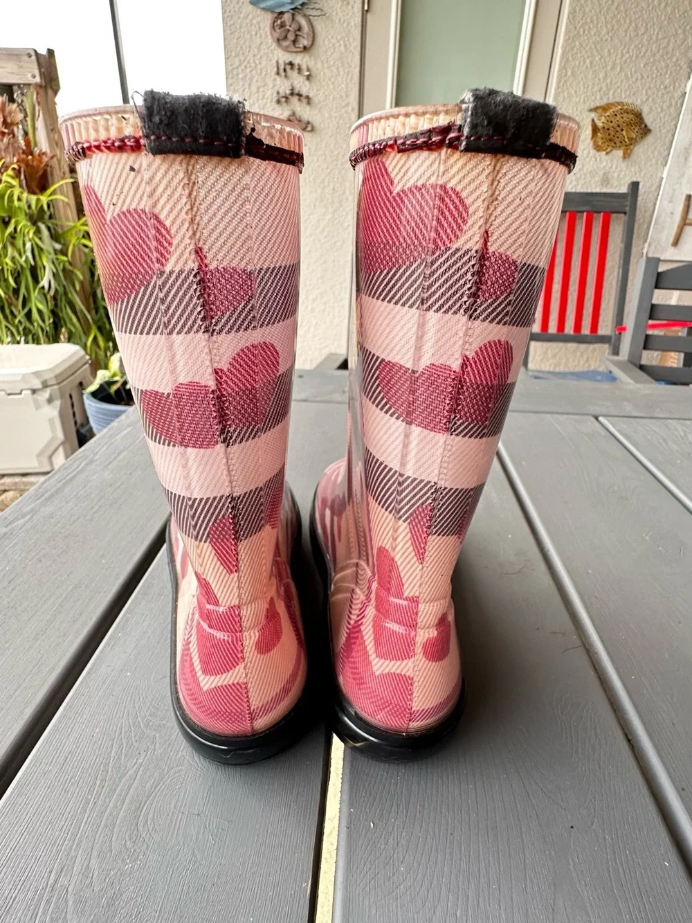 Burberry heart-print check rain boots size 2